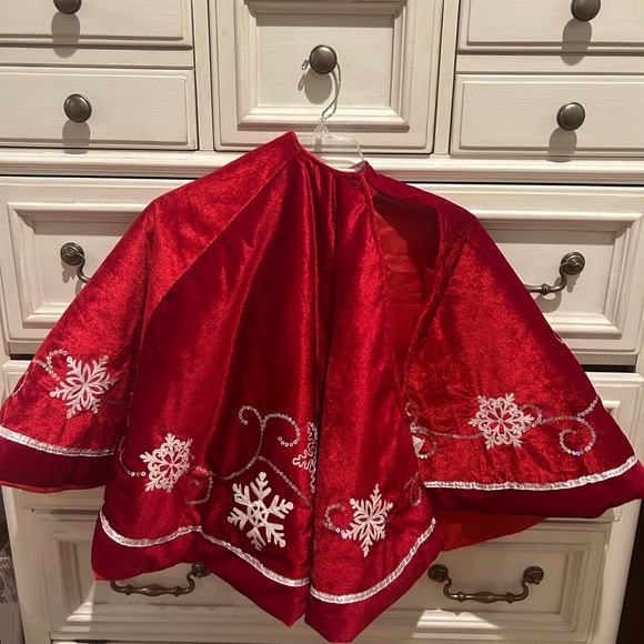 Snowflake Christmas Tree Skirt - Picture 2 of 6